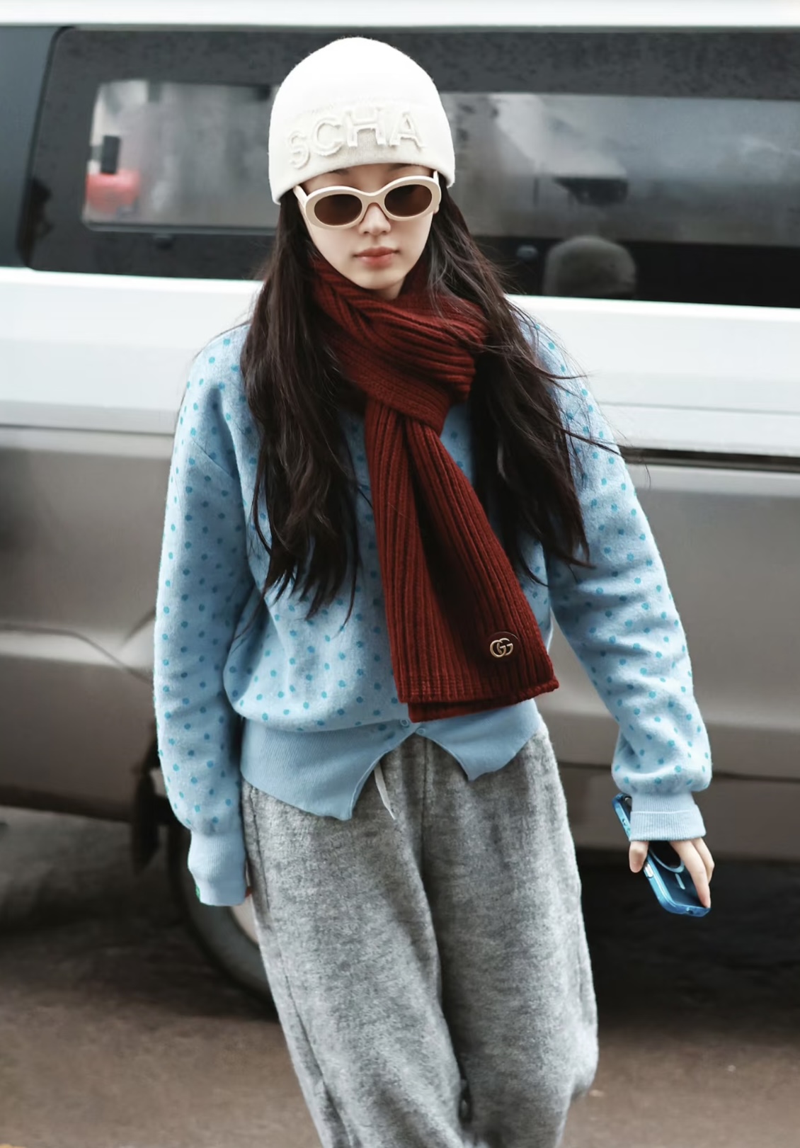 看两位“公主”田曦薇毛晓慧私服怎么搭才有范？甜酷风和松弛感