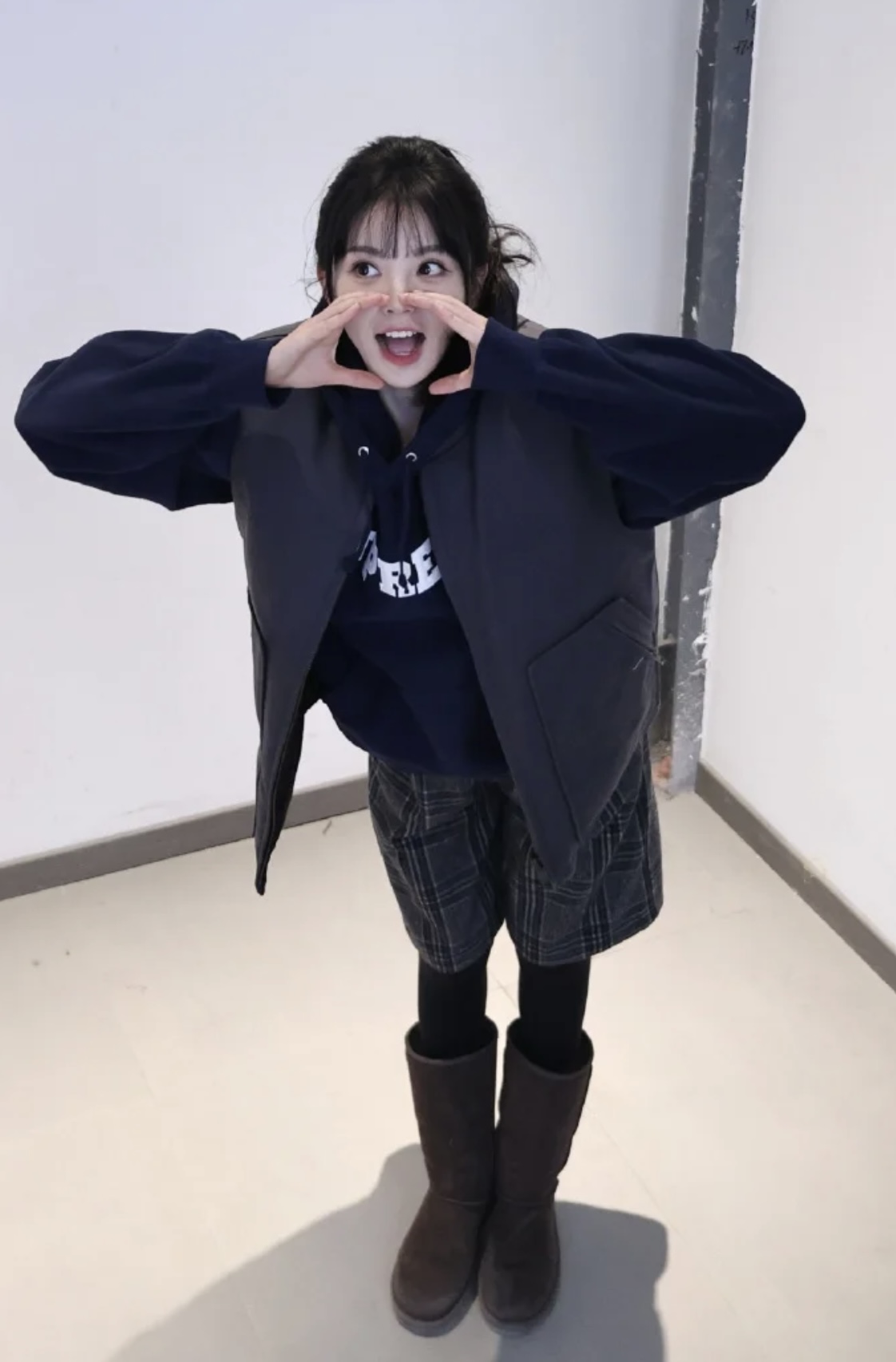 看两位“公主”田曦薇毛晓慧私服怎么搭才有范？甜酷风和松弛感