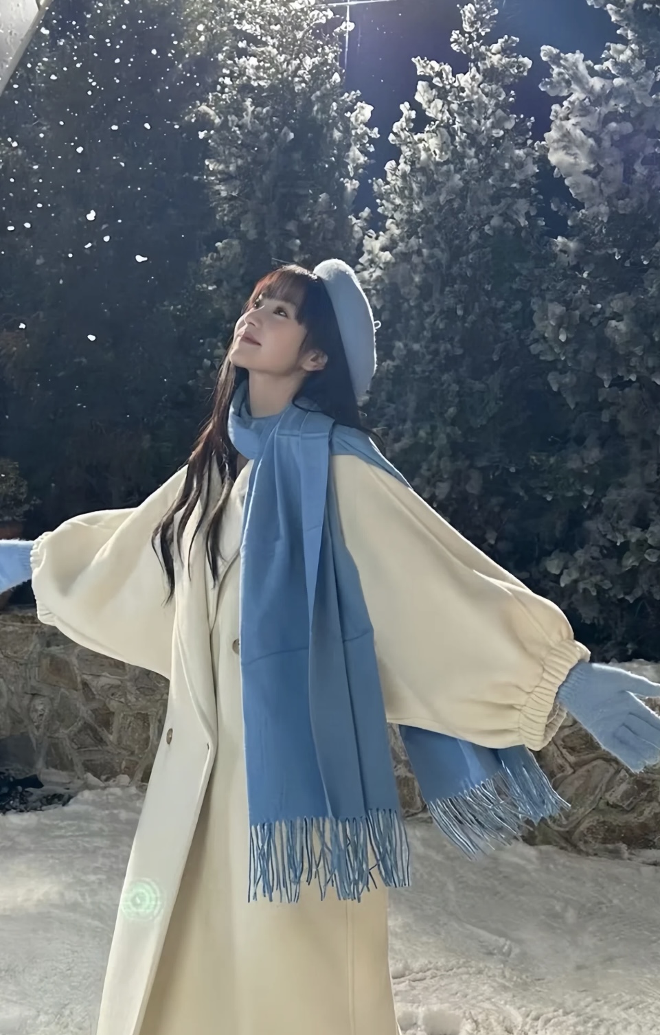 看两位“公主”田曦薇毛晓慧私服怎么搭才有范？甜酷风和松弛感