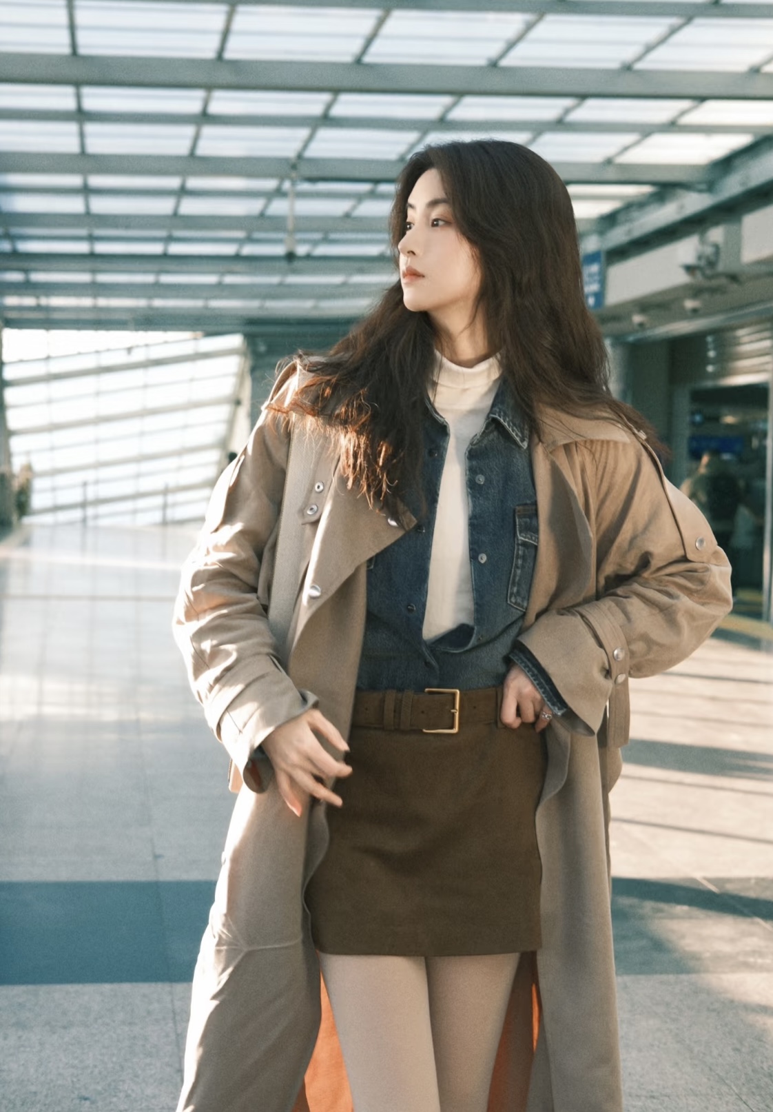 看两位“公主”田曦薇毛晓慧私服怎么搭才有范？甜酷风和松弛感