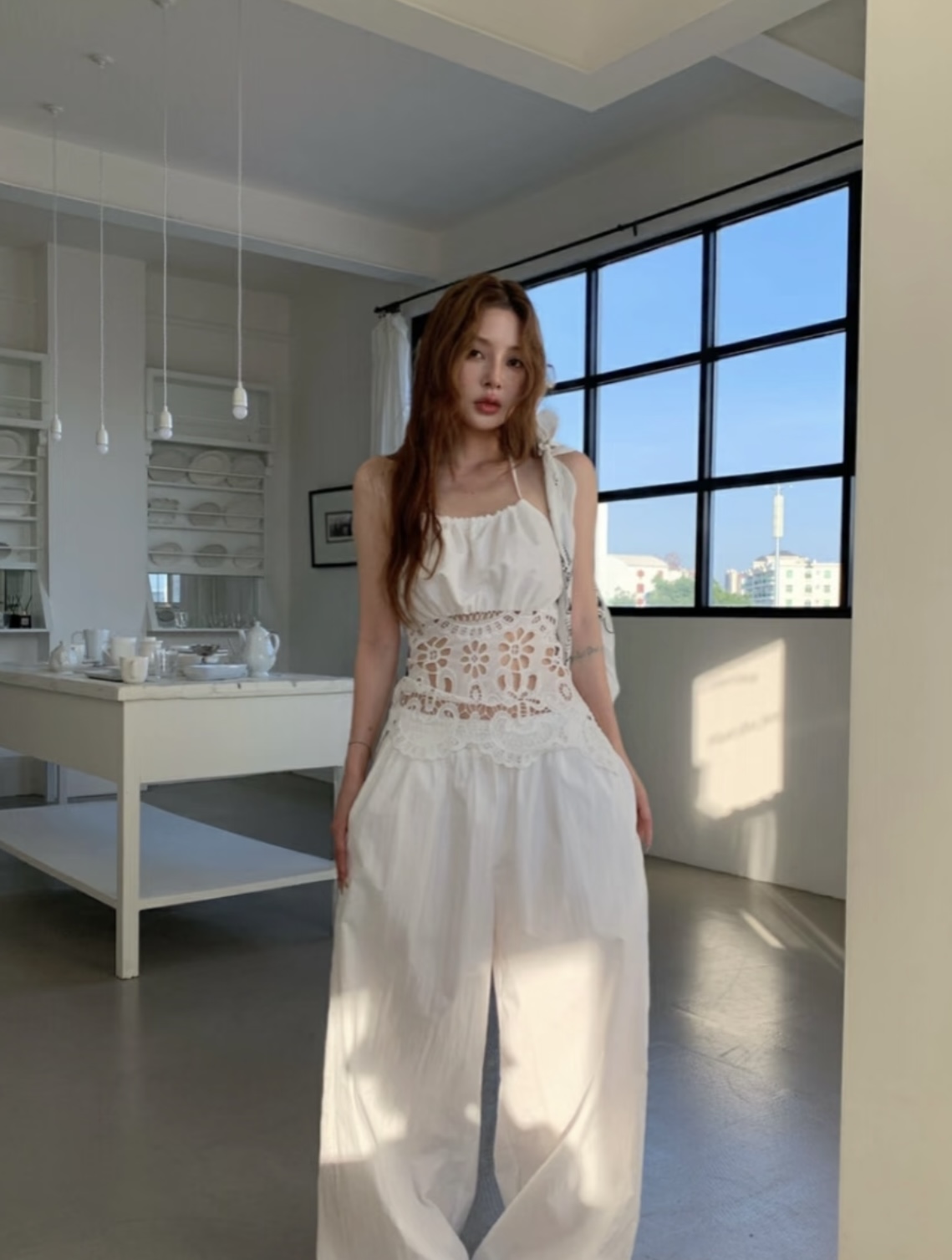 black pink限时合体引爆网络，rosé穿搭超辣妹，夏日秀出好身材