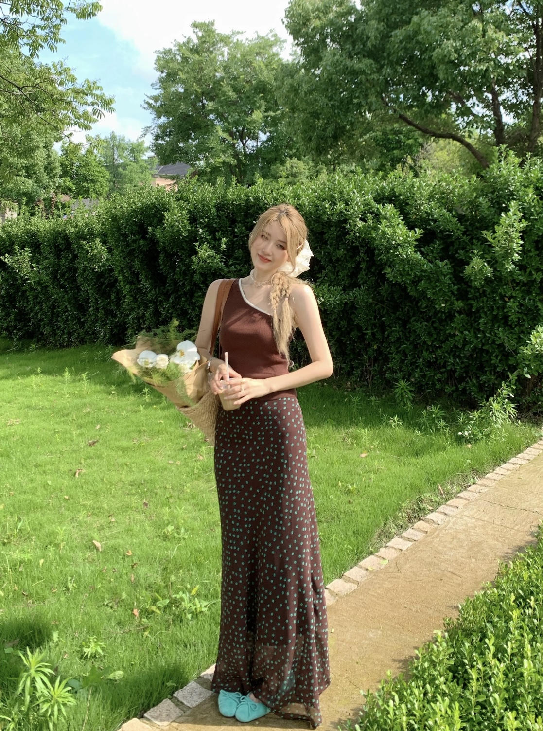 black pink限时合体引爆网络，rosé穿搭超辣妹，夏日秀出好身材