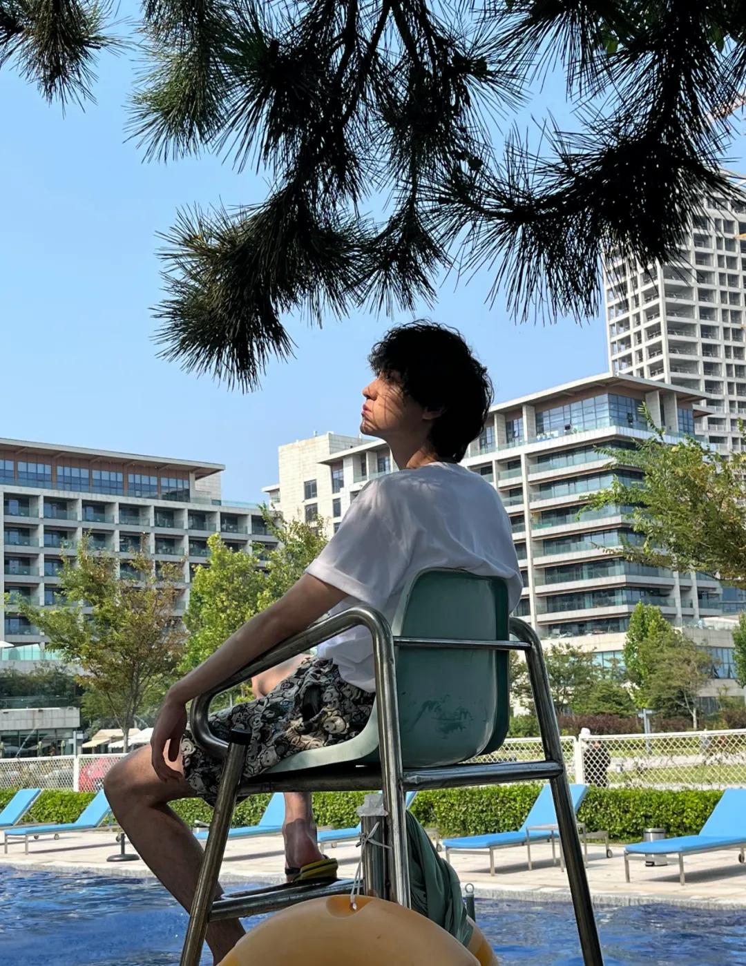 把松弛感刻进DNA！田栩宁私服穿搭教科书来了！