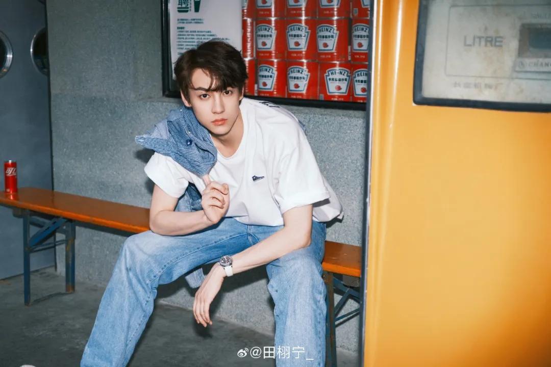 把松弛感刻进DNA！田栩宁私服穿搭教科书来了！