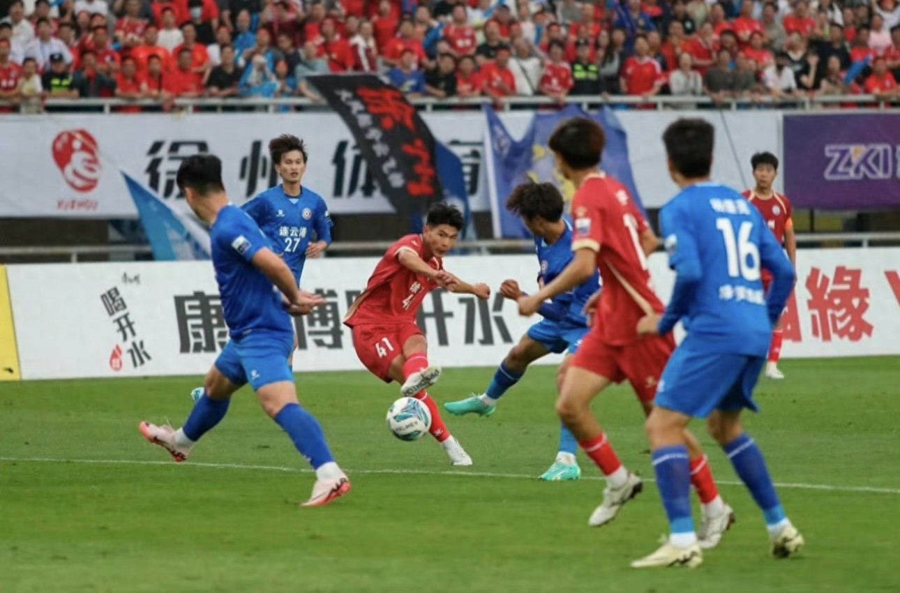 苏超联赛点燃这个夏天，运动风潮流强势来袭，拼的就是活力