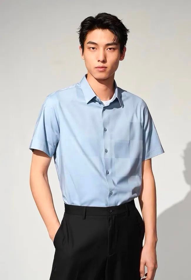 告别“工服感”！海澜之家短袖衬衫，这样搭出高级休闲风！