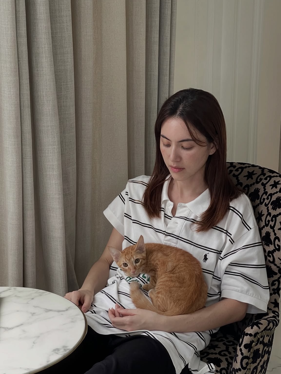 泰国女星Mai的私人衣柜大揭秘，基础款单品搭出的时尚，快来学习