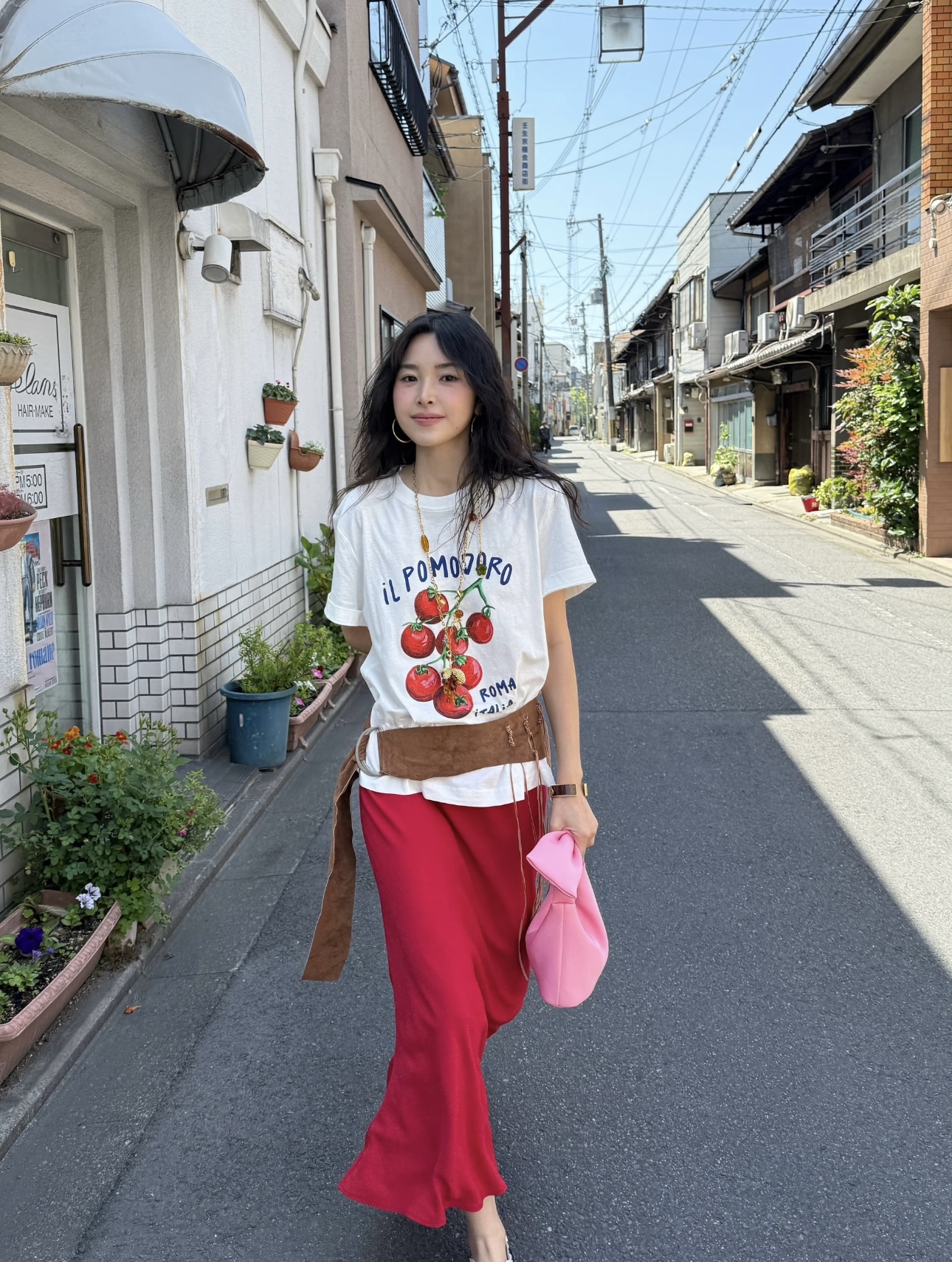 泰国女星Mai的私人衣柜大揭秘，基础款单品搭出的时尚，快来学习