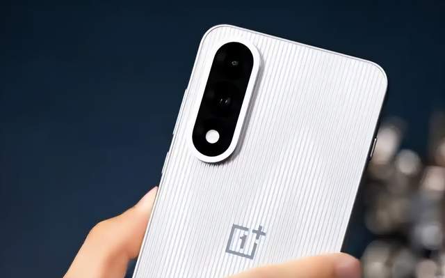 一加Ace5刷新中端机市场，双重革新带来突破体验