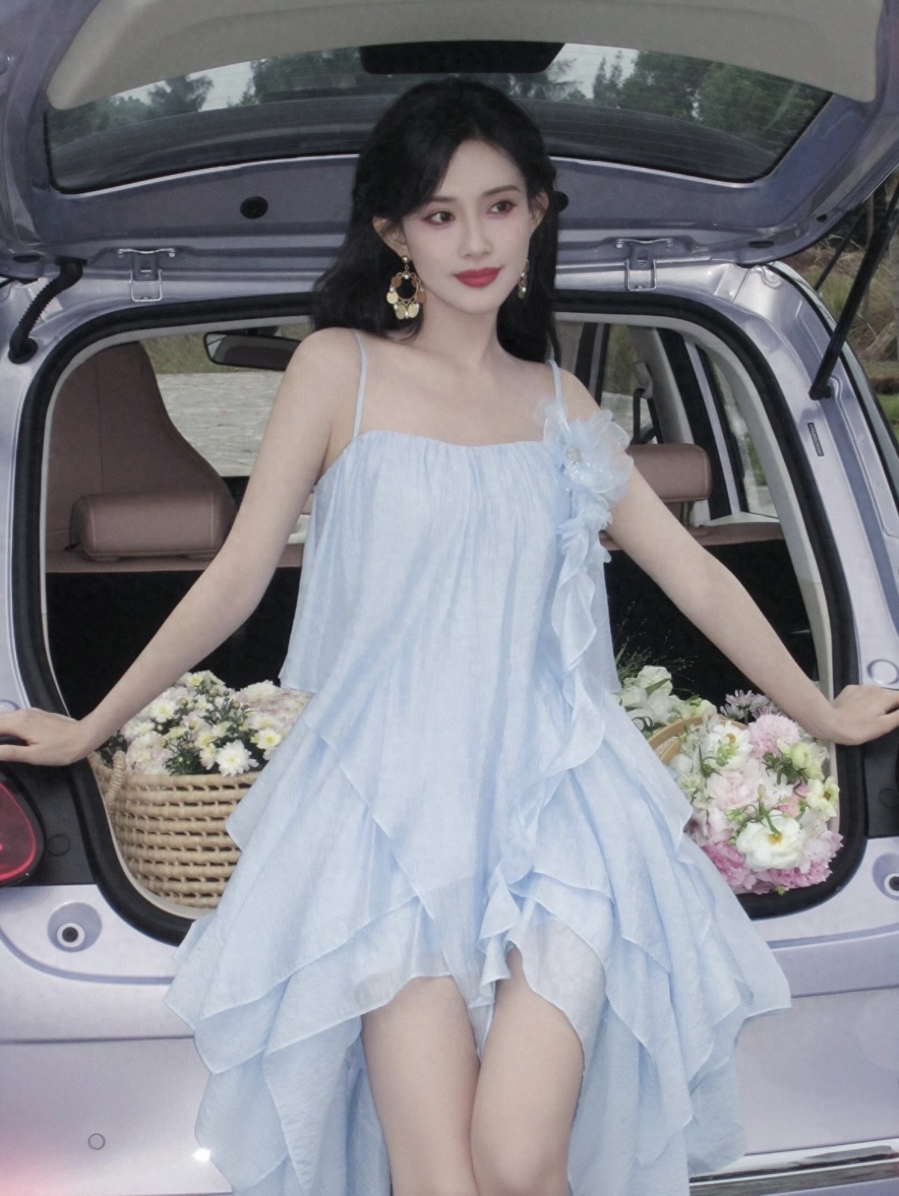 细数孟子义那些“花里胡哨”的穿搭，是时髦“浓人”，轻松驾驭