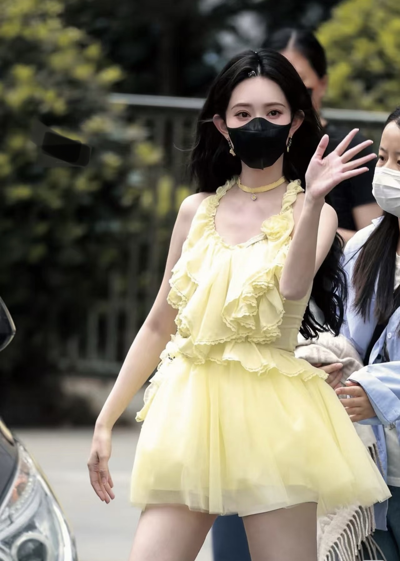 细数孟子义那些“花里胡哨”的穿搭，是时髦“浓人”，轻松驾驭