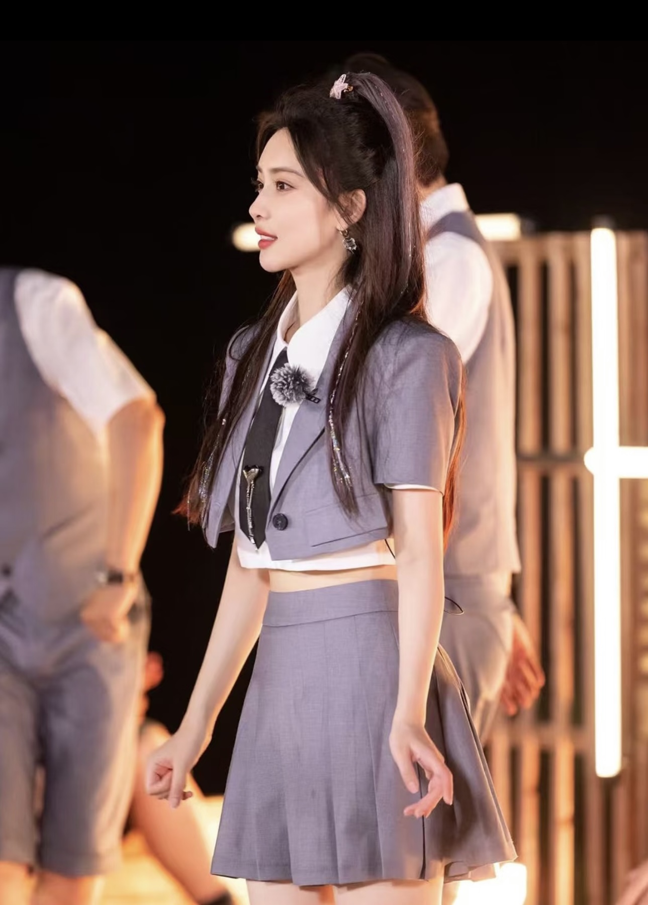 细数孟子义那些“花里胡哨”的穿搭，是时髦“浓人”，轻松驾驭