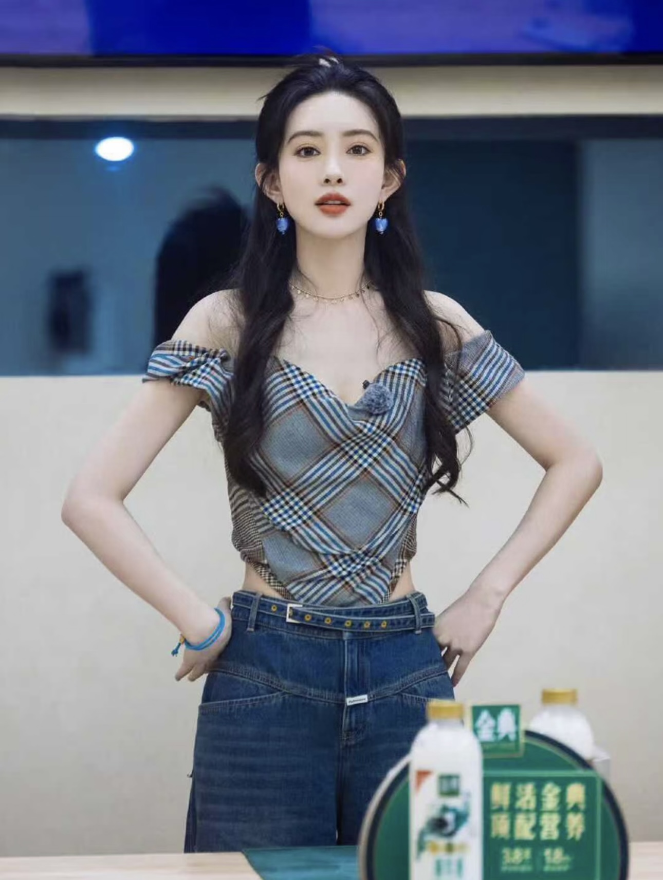 细数孟子义那些“花里胡哨”的穿搭，是时髦“浓人”，轻松驾驭