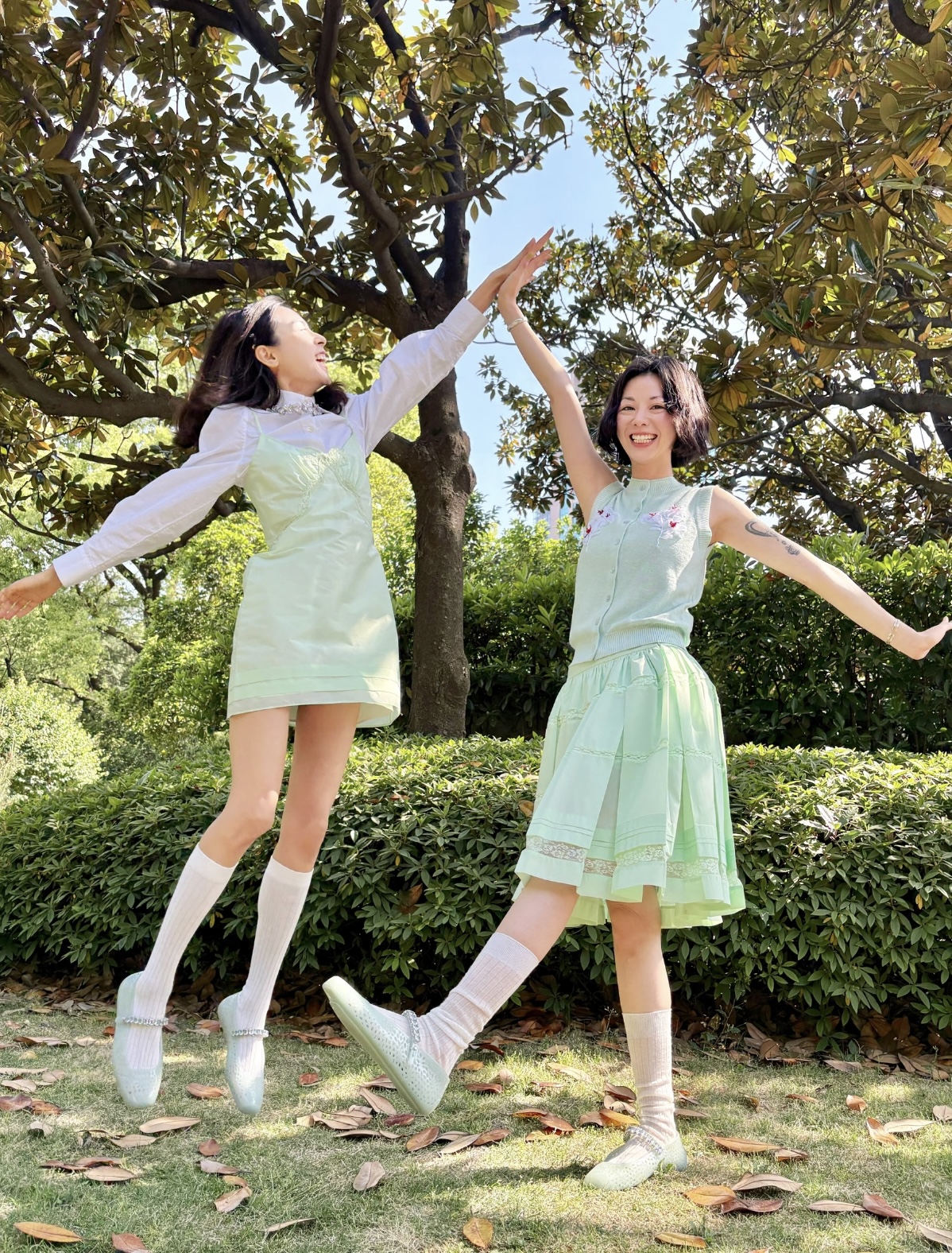 12套闺蜜OOTD｜跟姐妹这样穿出门，回头率也太高了吧！