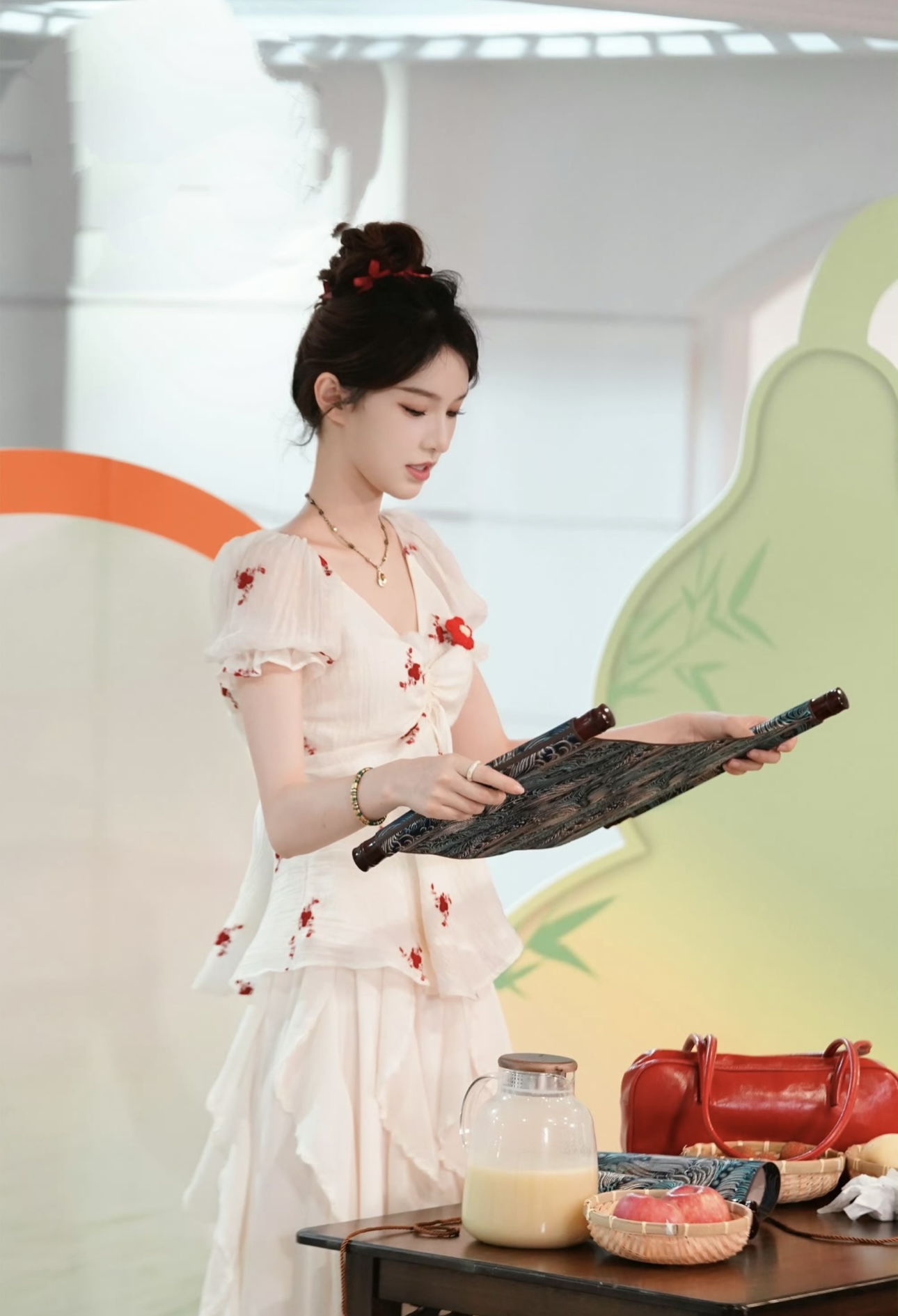 徐璐的好衣品在国医少年志中完美展现，松弛又高级，你get到了吗