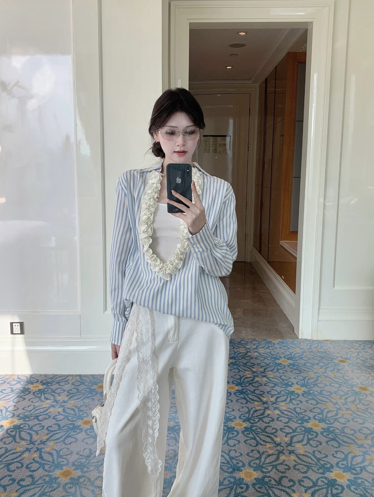 早秋的第一套穿搭怎么选？时尚、舒适是首选，适合淡人的初秋look