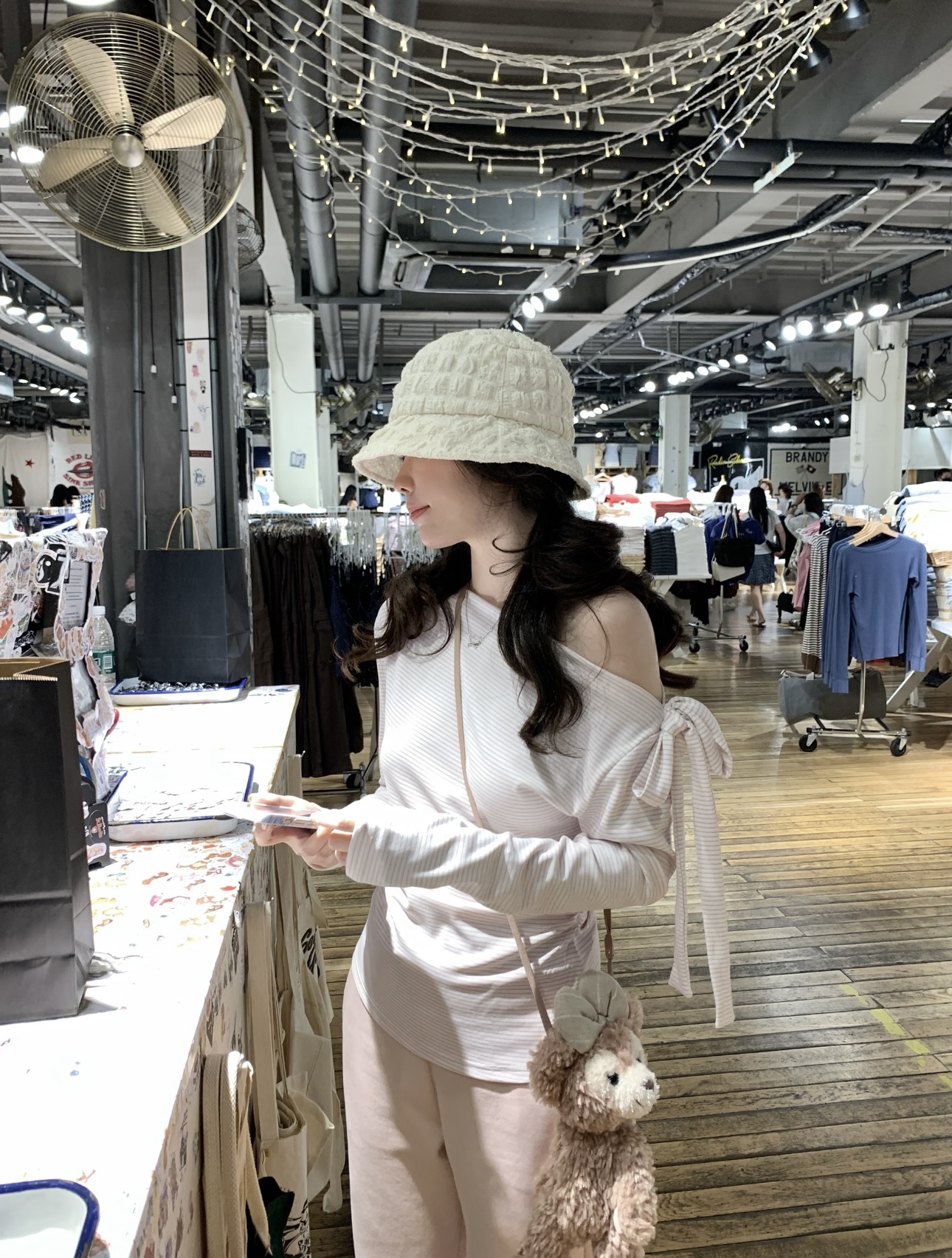 早秋的第一套穿搭怎么选？时尚、舒适是首选，适合淡人的初秋look