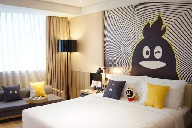 亚朵告诉你，原来“剑走偏锋”才是最高端的“不务正业”玩法