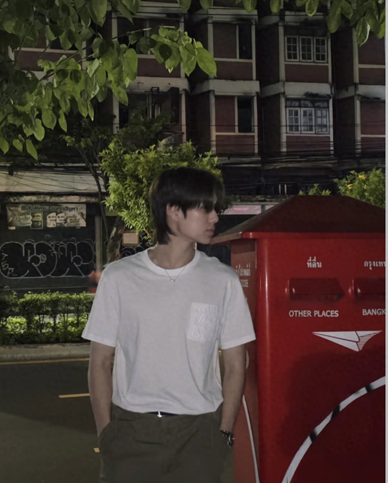 偶像男星卸去舞台光环的穿搭，才是普通人的品味升级教科书。