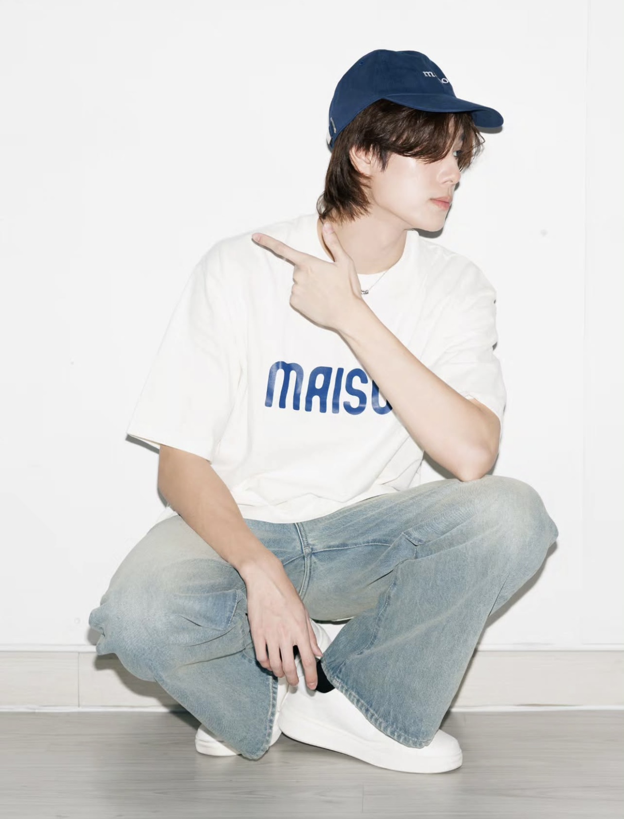 偶像男星卸去舞台光环的穿搭，才是普通人的品味升级教科书。