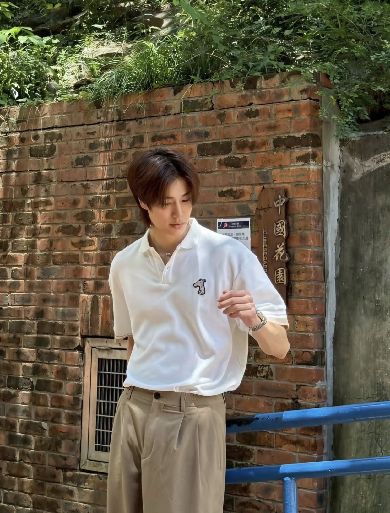 偶像男星卸去舞台光环的穿搭，才是普通人的品味升级教科书。