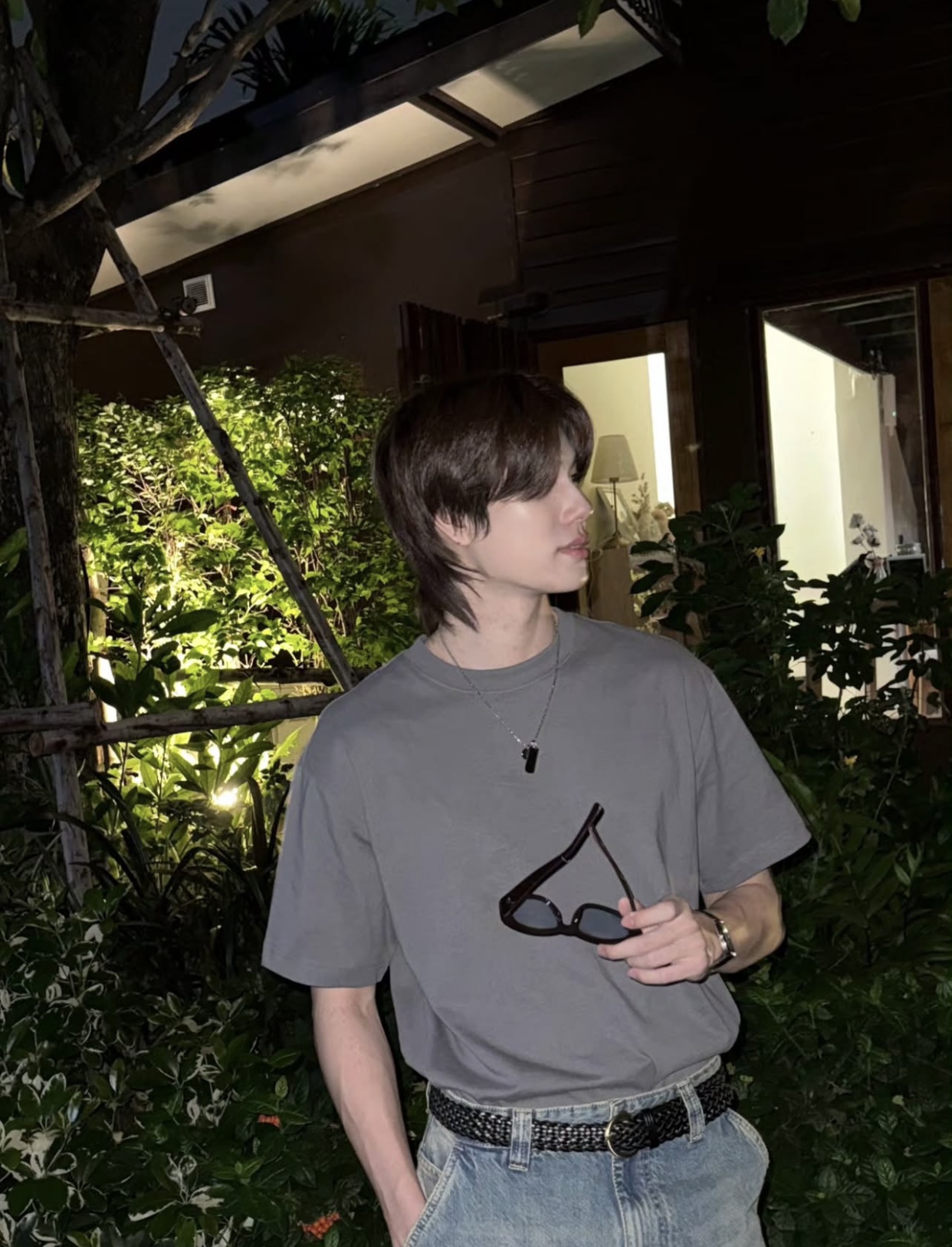 偶像男星卸去舞台光环的穿搭，才是普通人的品味升级教科书。