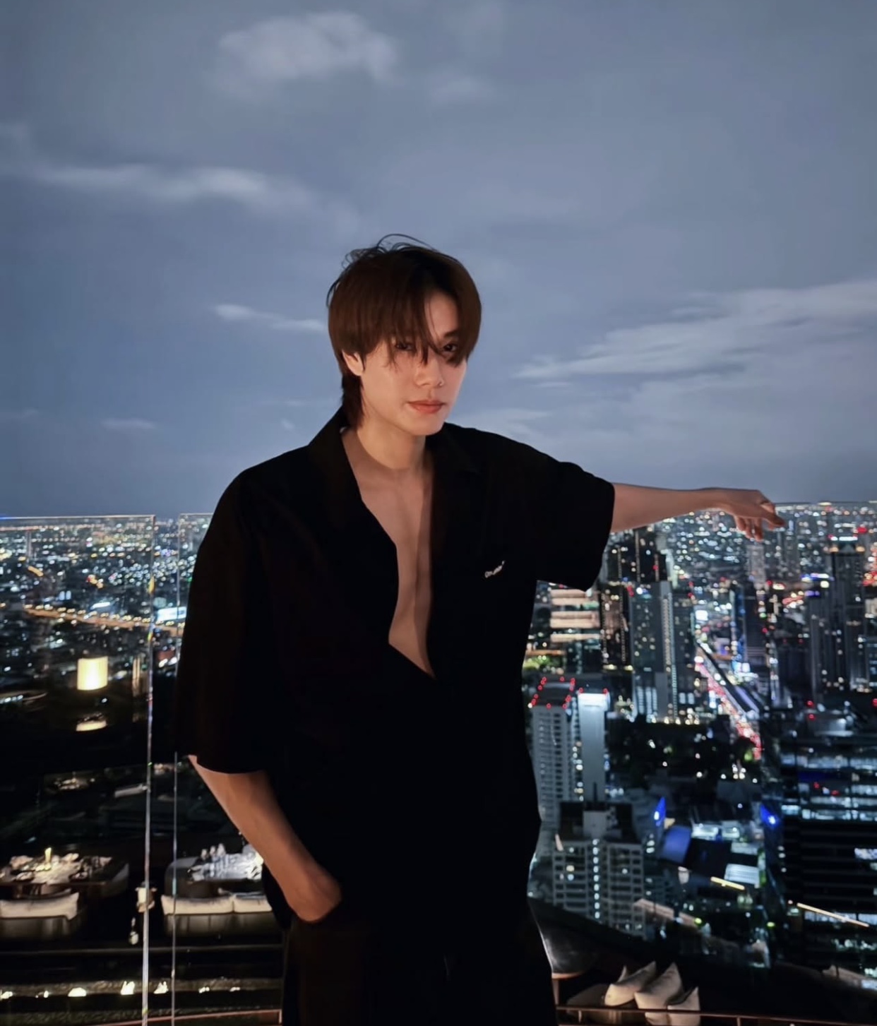 偶像男星卸去舞台光环的穿搭，才是普通人的品味升级教科书。