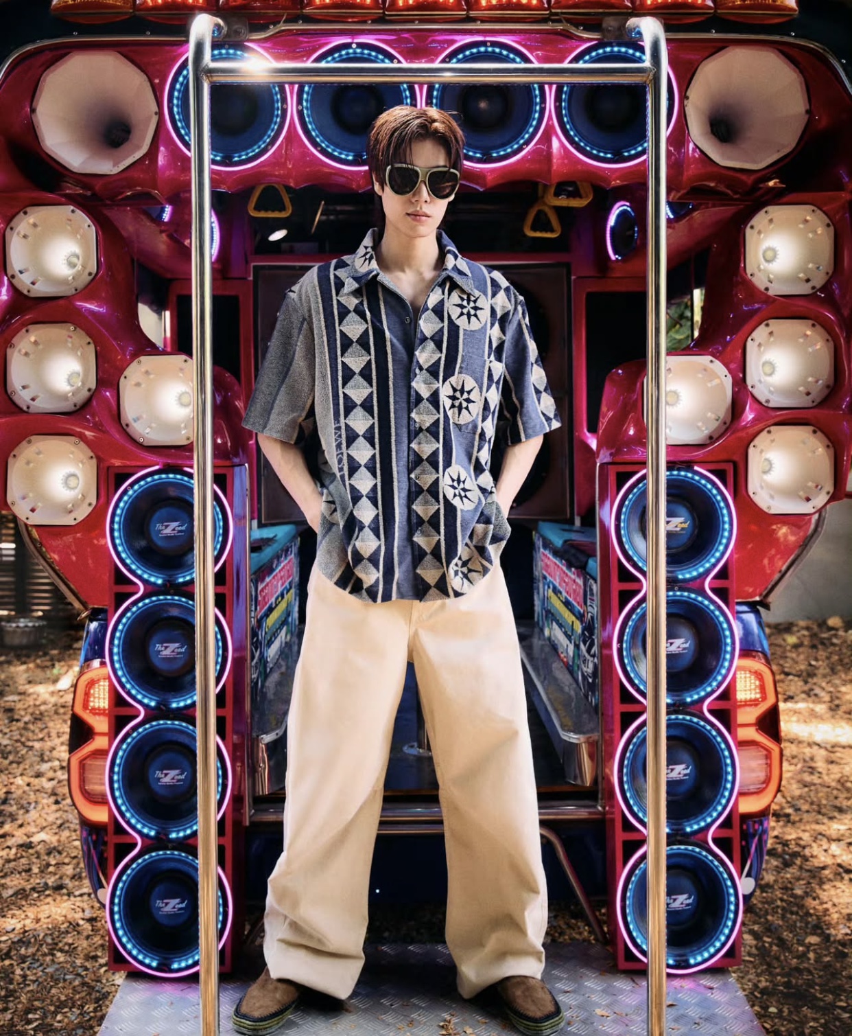 偶像男星卸去舞台光环的穿搭，才是普通人的品味升级教科书。