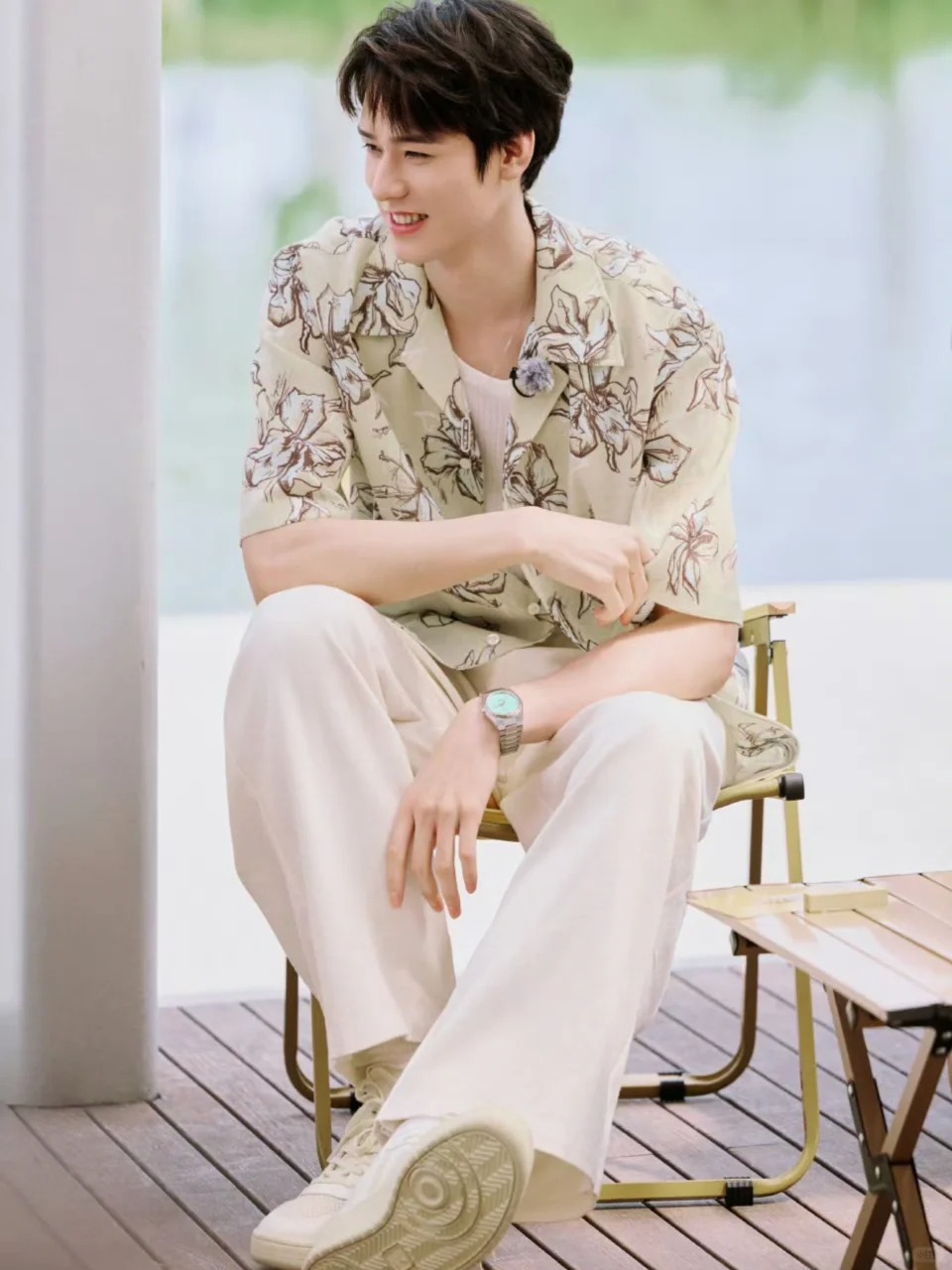 我天！男生把白裤子搭得这么好看，是合法的吗？