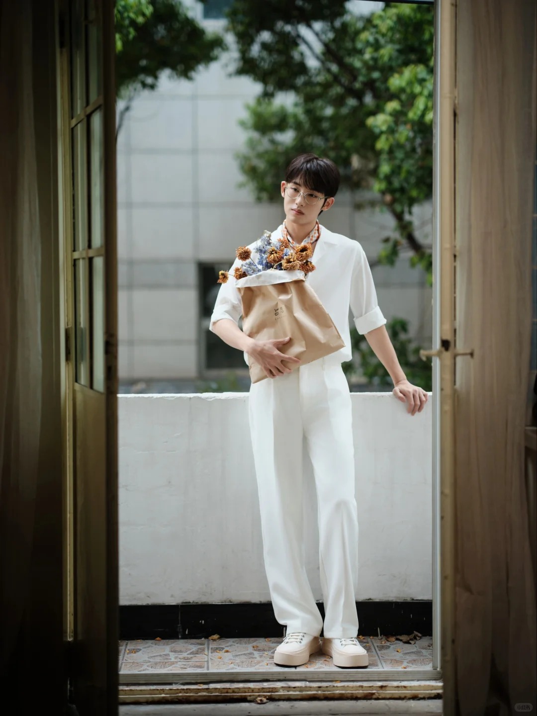 我天！男生把白裤子搭得这么好看，是合法的吗？