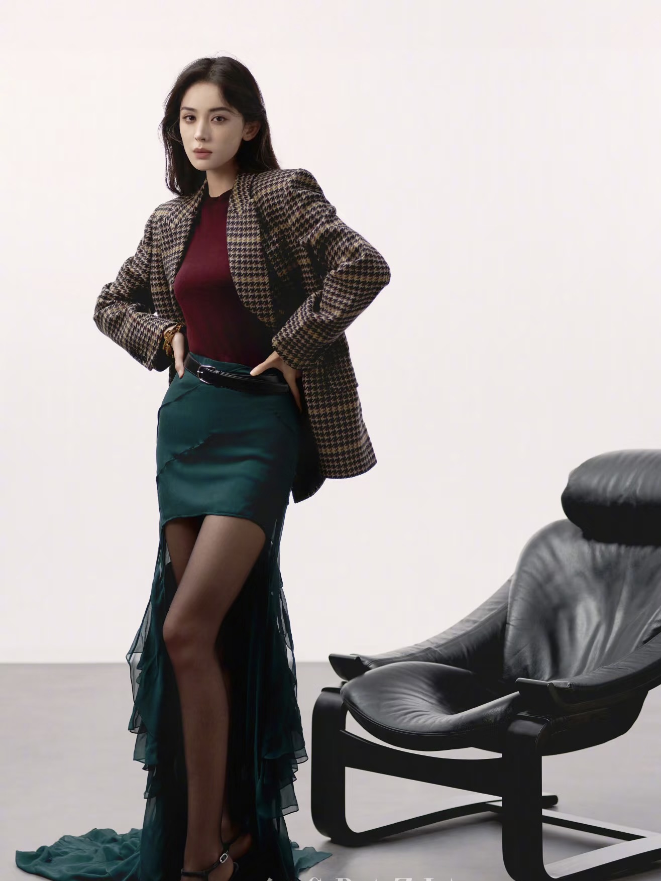 圣罗兰女郎的OOTD，娜扎朴彩英宋佳绝佳演绎，优雅且气场