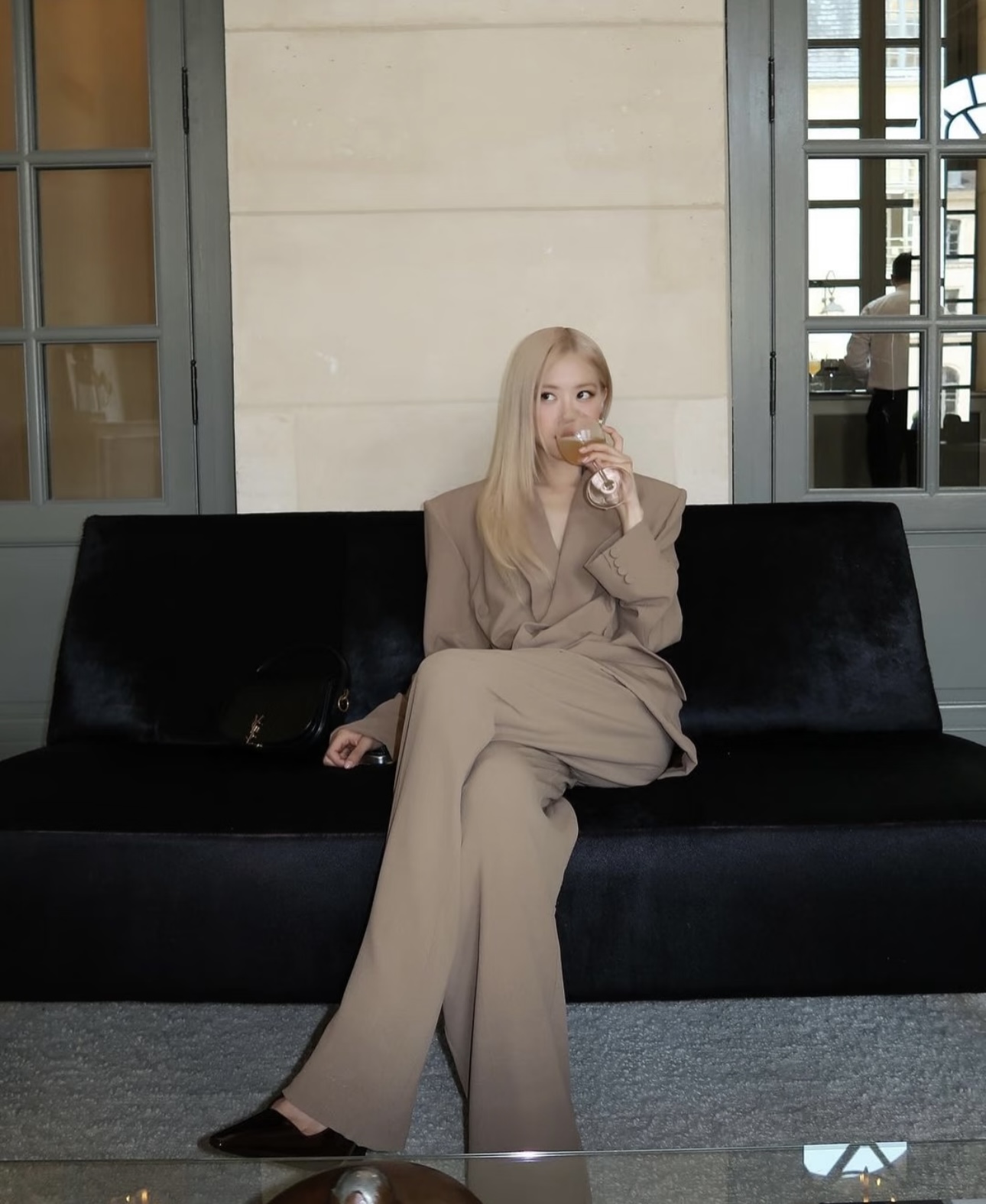 圣罗兰女郎的OOTD，娜扎朴彩英宋佳绝佳演绎，优雅且气场