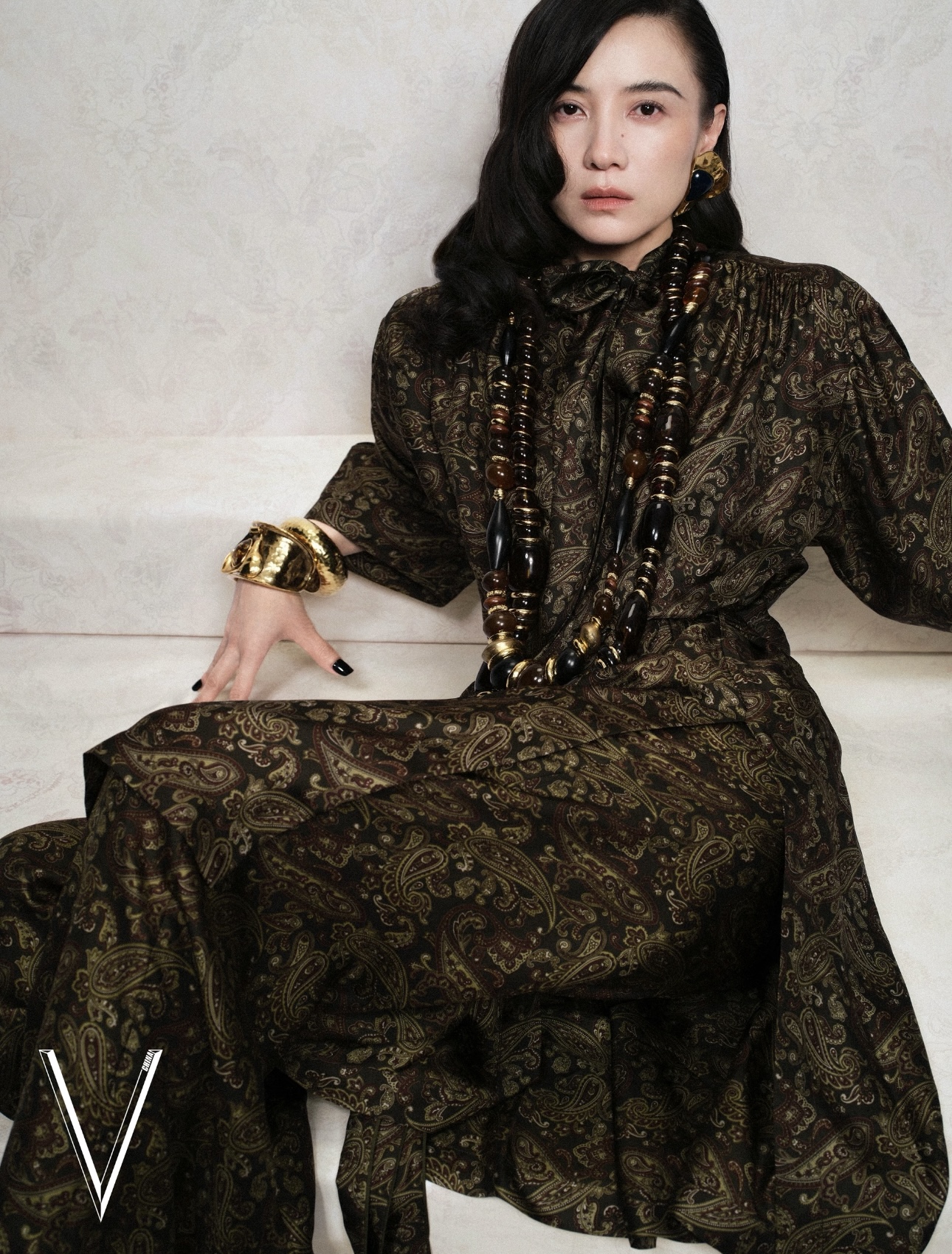 圣罗兰女郎的OOTD，娜扎朴彩英宋佳绝佳演绎，优雅且气场