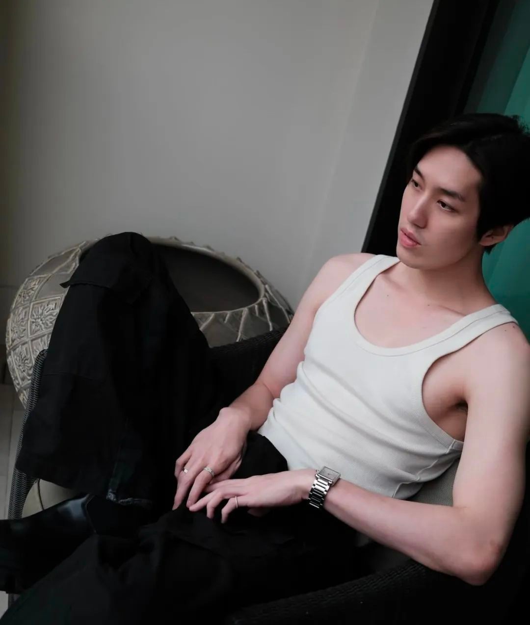 男生穿搭公式：黑色裤子+任意上衣=永远不会错！