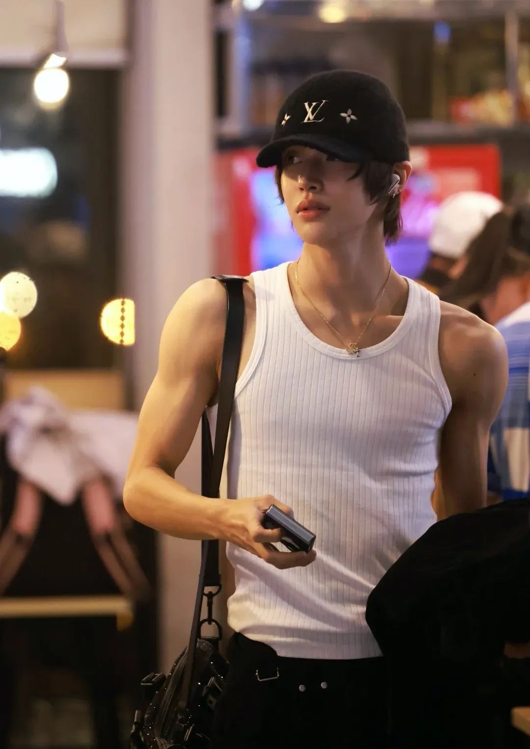 男生穿搭公式：黑色裤子+任意上衣=永远不会错！