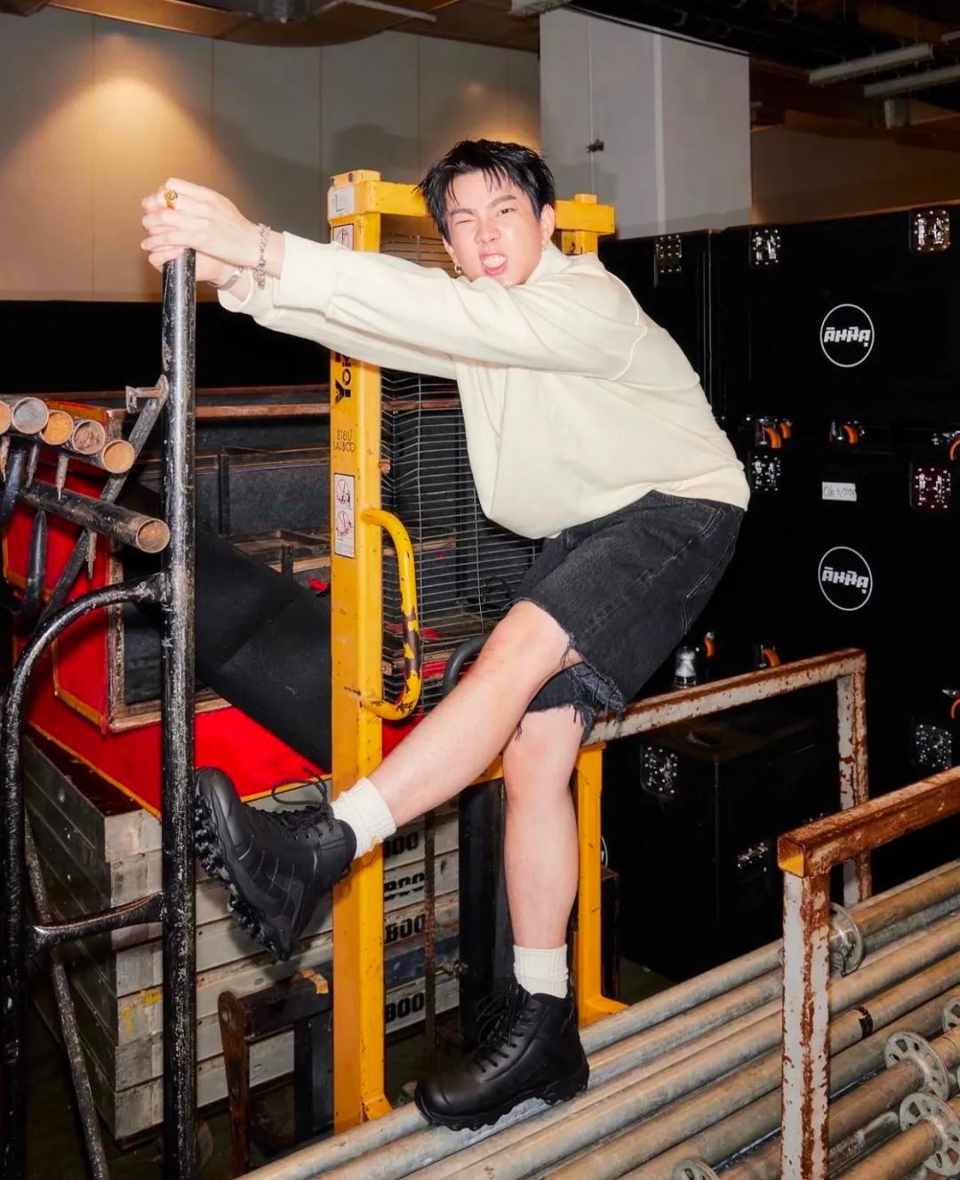 男生穿搭公式：黑色裤子+任意上衣=永远不会错！