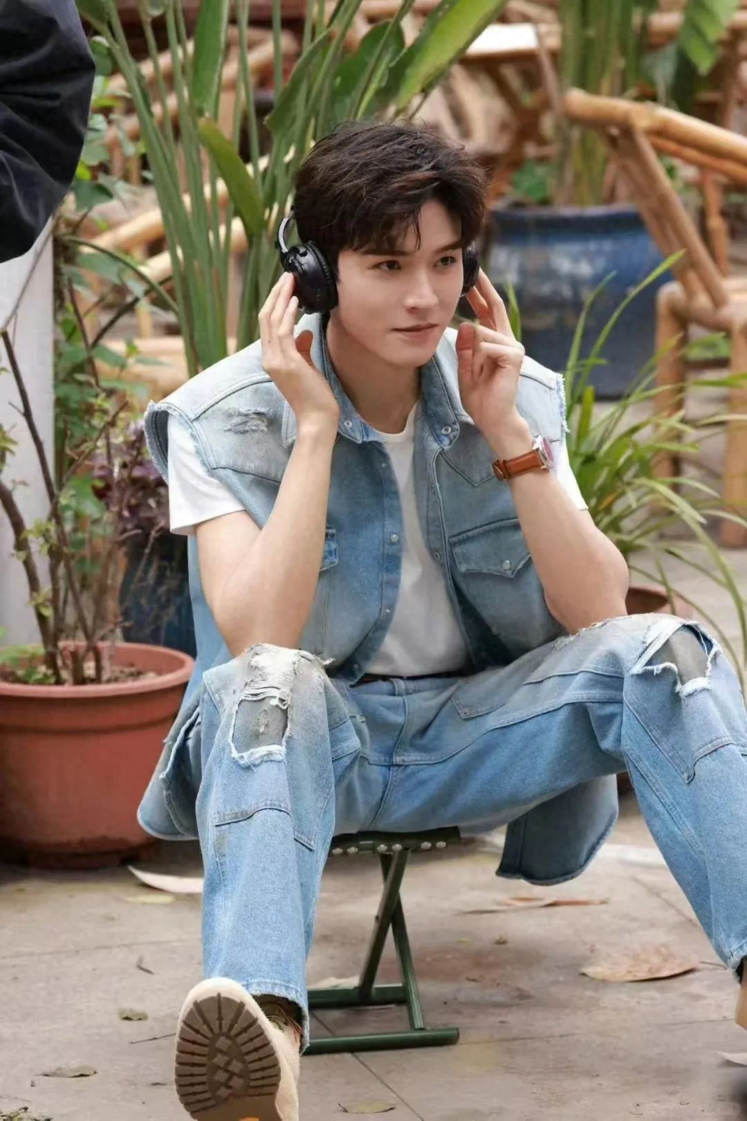 教你低门槛复制宋威龙张凌赫的“牛仔氛围感”穿搭秘诀！