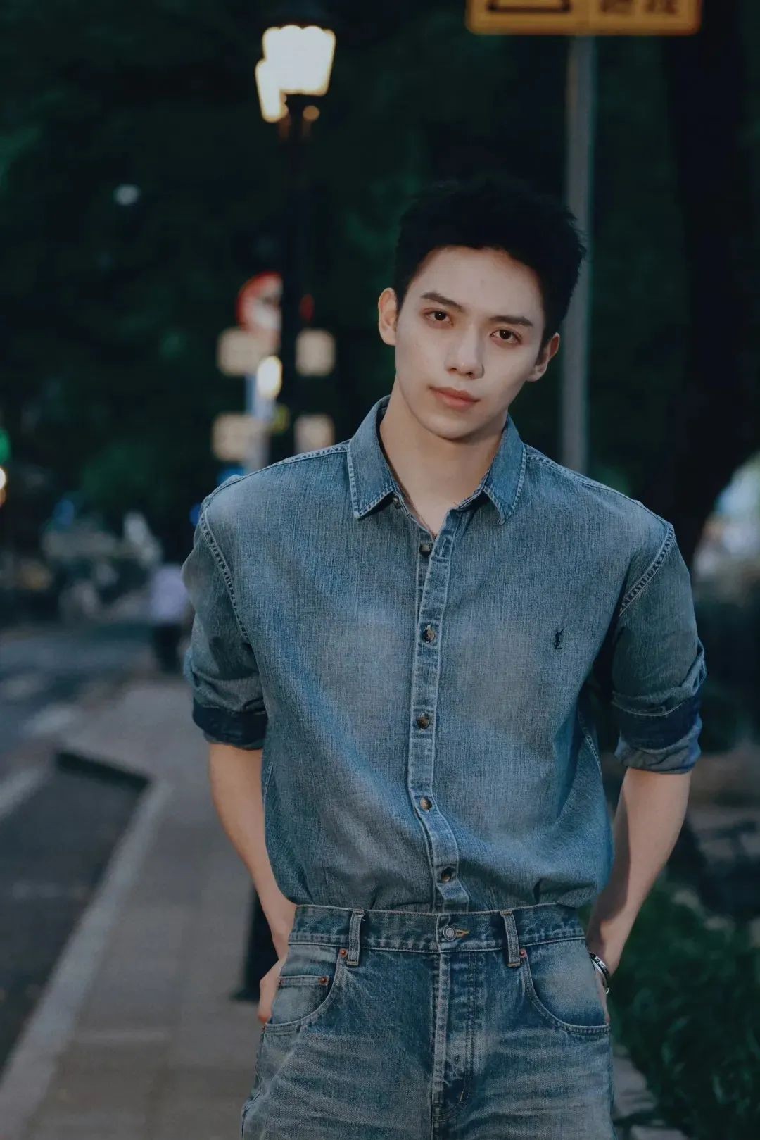 教你低门槛复制宋威龙张凌赫的“牛仔氛围感”穿搭秘诀！