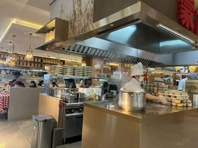 从西北菜走到餐饮零售化的西贝，在预制菜的风波中该何去何从？