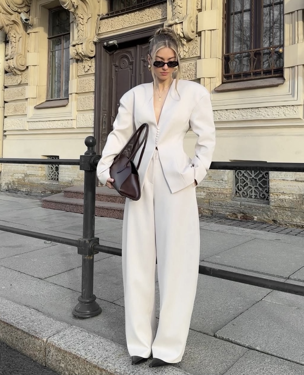 一秒入秋｜ins博主lizarudkevich的12套秋日复古穿搭，高级又吸睛