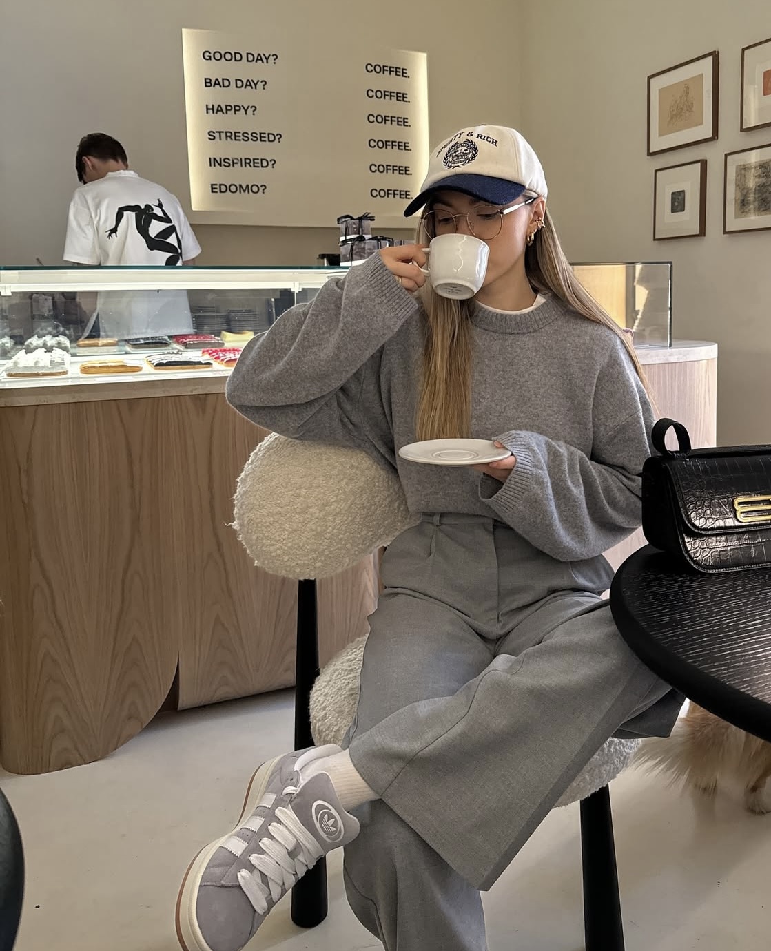 一秒入秋｜ins博主lizarudkevich的12套秋日复古穿搭，高级又吸睛