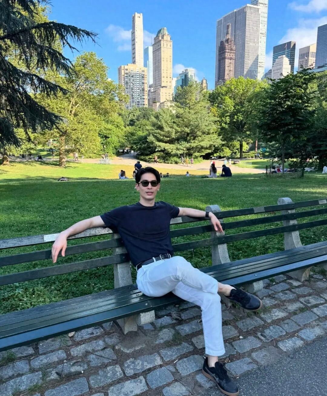 泰星SonYuKe的穿衣心得曝光：不紧绷的性感+衣冠楚楚的满分示范！