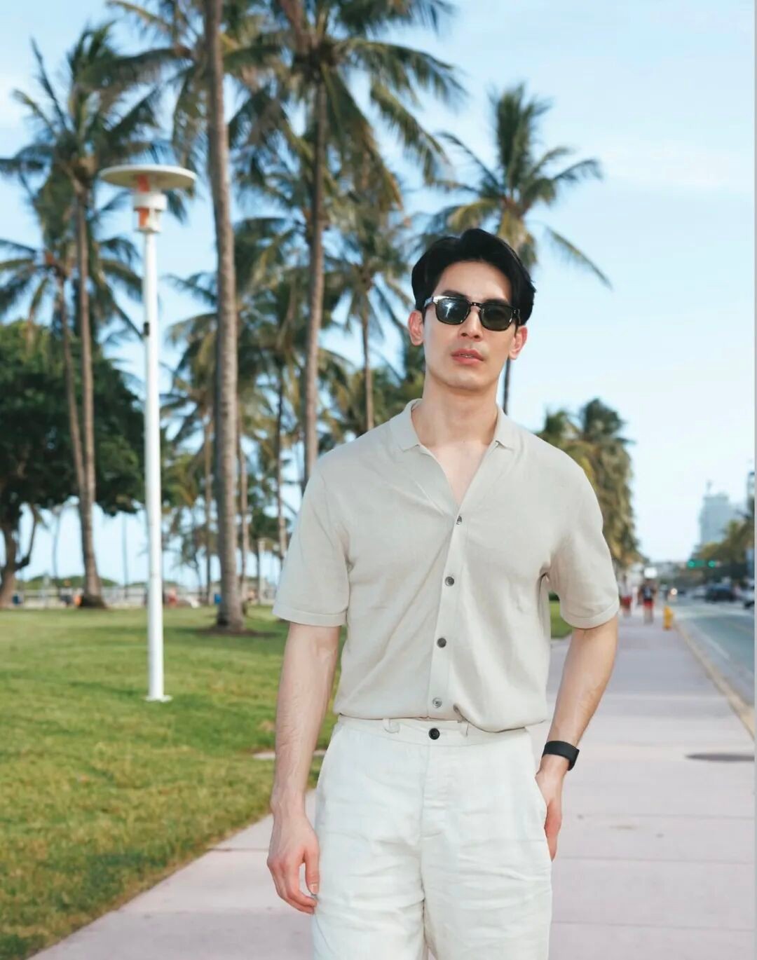 泰星SonYuKe的穿衣心得曝光：不紧绷的性感+衣冠楚楚的满分示范！