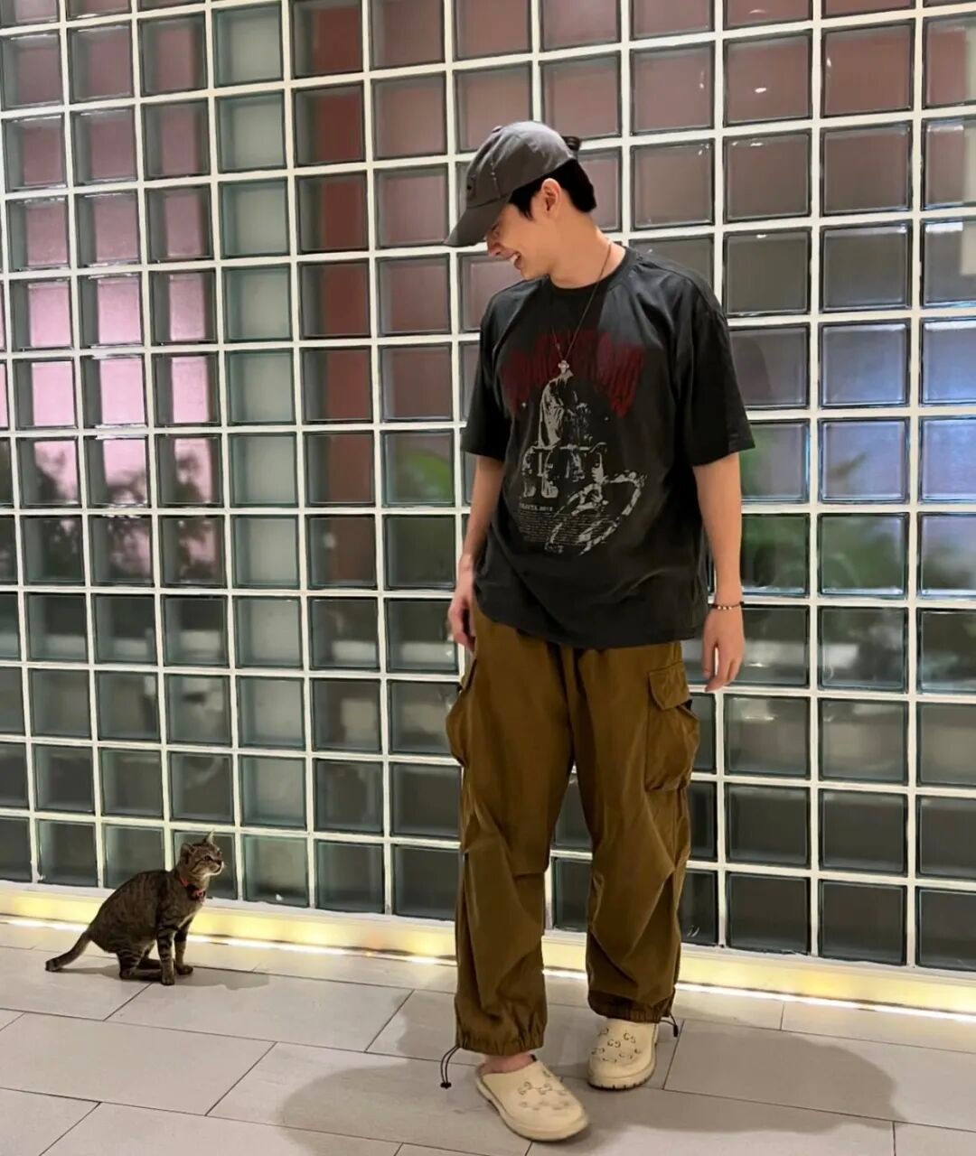 工装裤与秋天的搭配：文艺男生的松弛感穿搭是如何养成的？