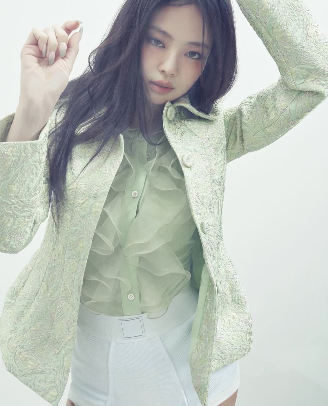 Jennie的秋日穿搭大公开，慵懒野性小猫感，超美ing