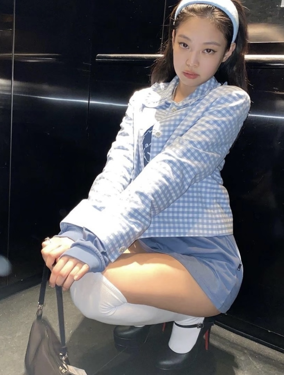 Jennie的秋日穿搭大公开，慵懒野性小猫感，超美ing