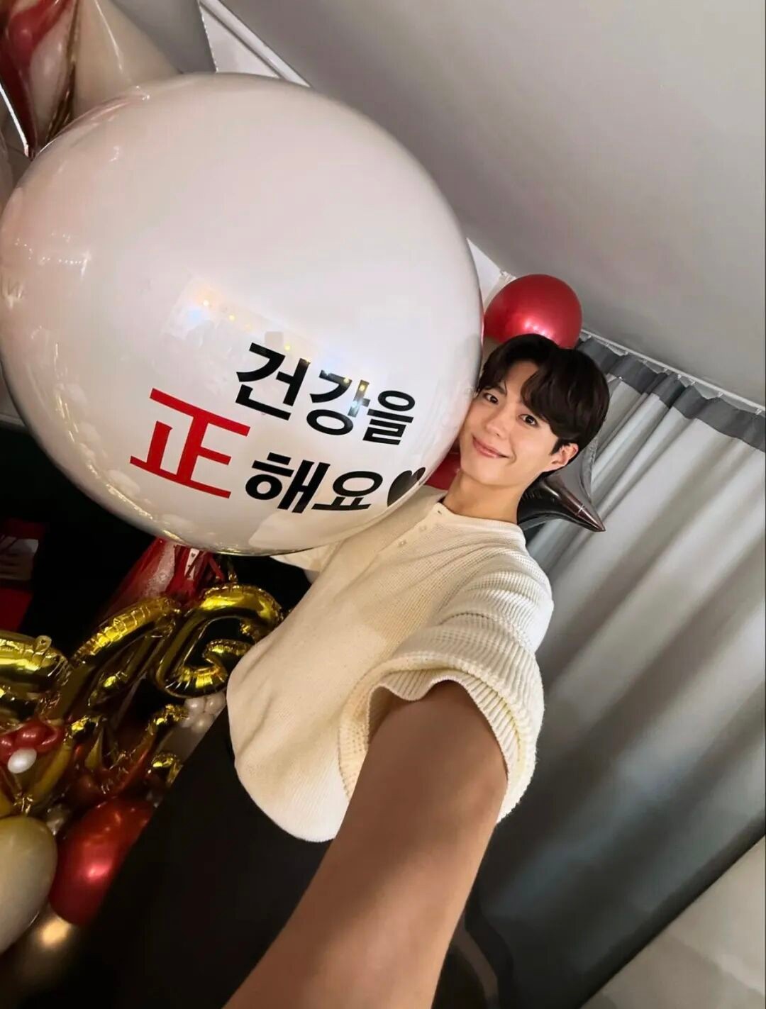 从《请回答1988》到现在，朴宝剑的衣品进化史：男生品味修炼手册