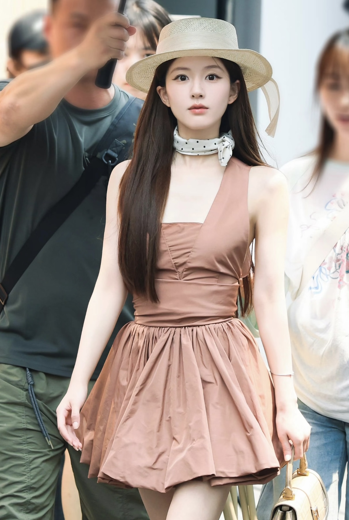 许妍的花样衣橱大放送，或休闲或温柔，每一套都超时尚