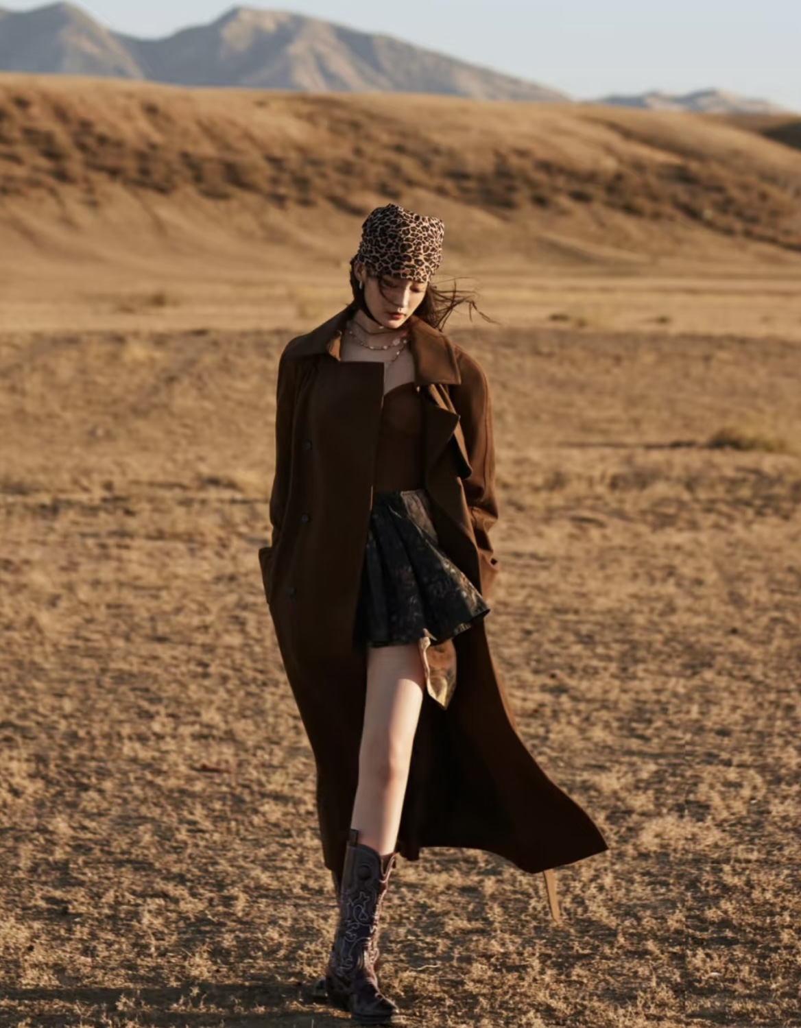 夏秋交替乱穿衣？看卢昱晓李沁夏梦私服穿搭，秋日氛围感来了