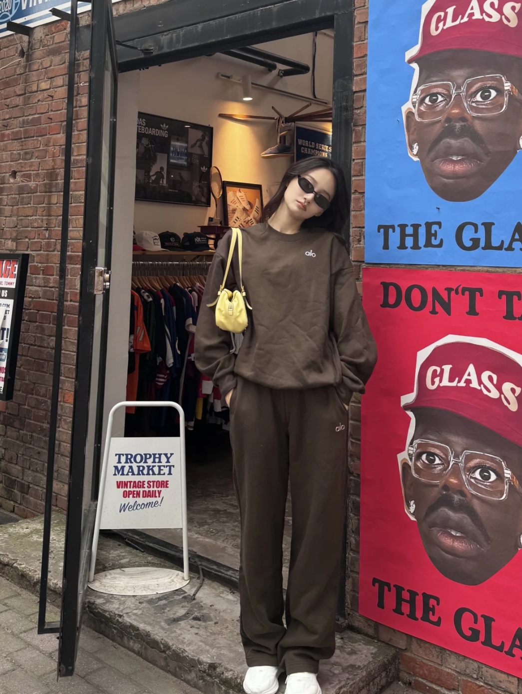 夏秋交替乱穿衣？看卢昱晓李沁夏梦私服穿搭，秋日氛围感来了